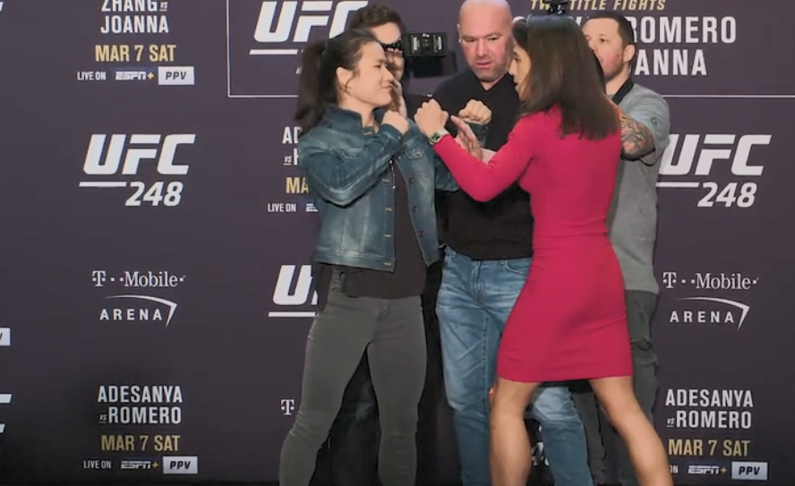 ufc248赛前拳手对峙环节,张伟丽面对乔安娜的不断言语挑衅表现的非常