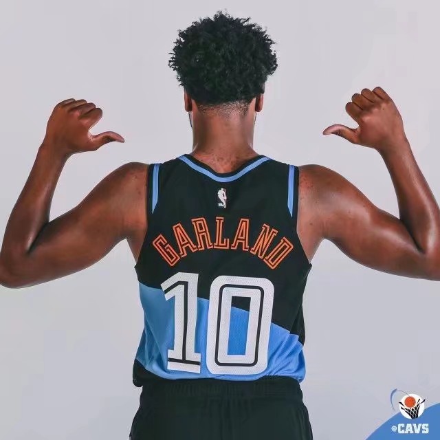 那些喷塞克斯顿和加兰德的人对于现在骑士的问题看得太片面了.