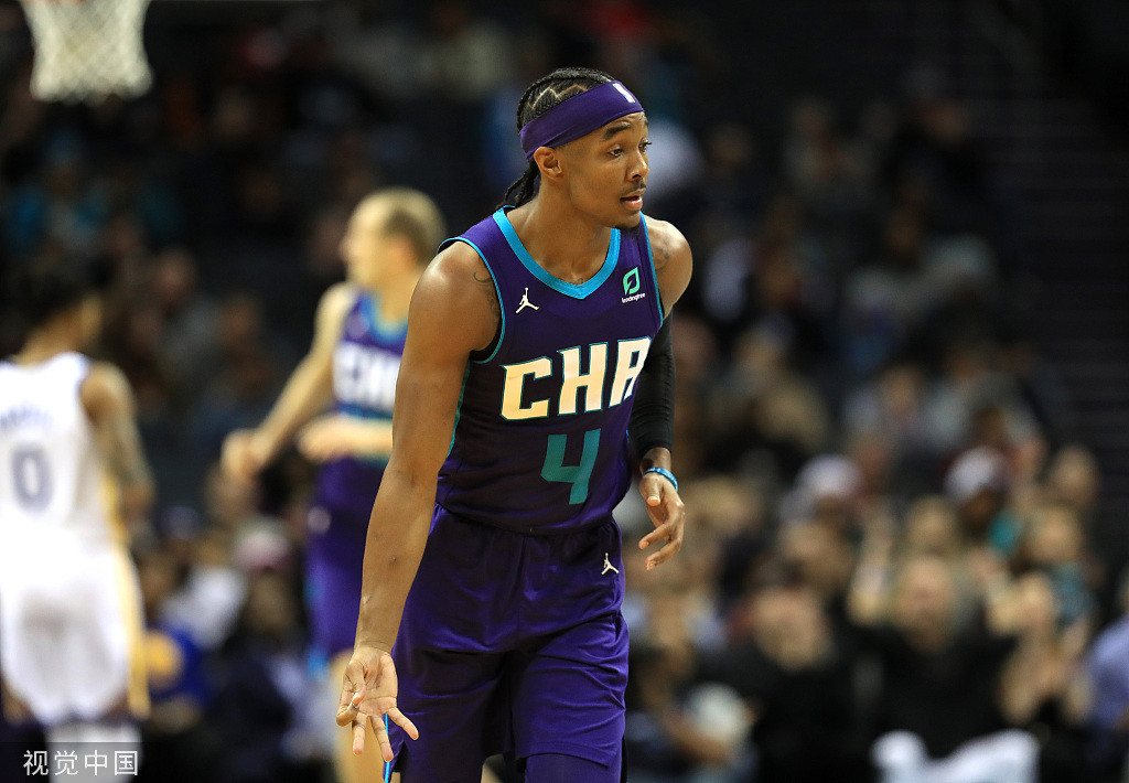 格拉汉姆在今天对阵勇士的比赛中三分球16中10砍下33分7篮板9助攻的