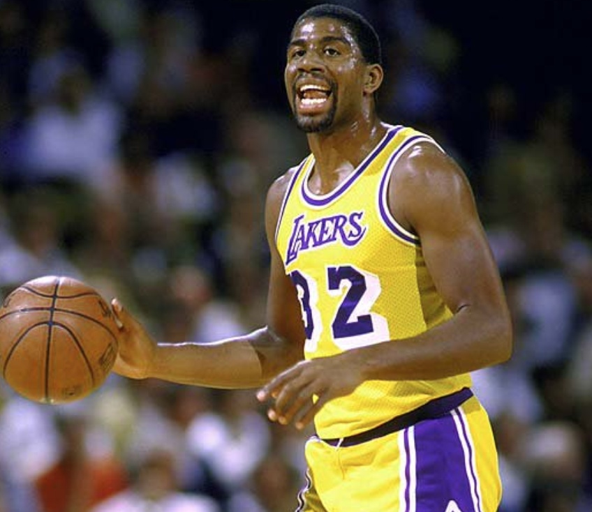 36年前的今天魔术师约翰逊在对阵太阳的西部决赛第二场比赛中得到6分7