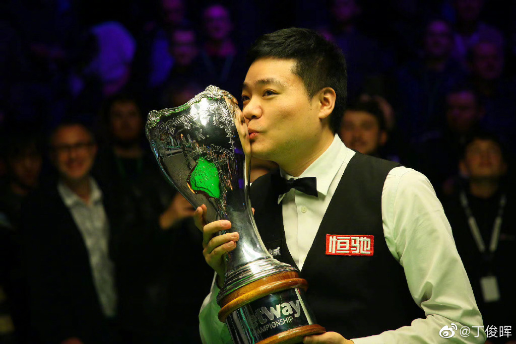 今天是"中国斯诺克一哥"丁俊晖的33岁生日,往年这个时候,作为2届赛事